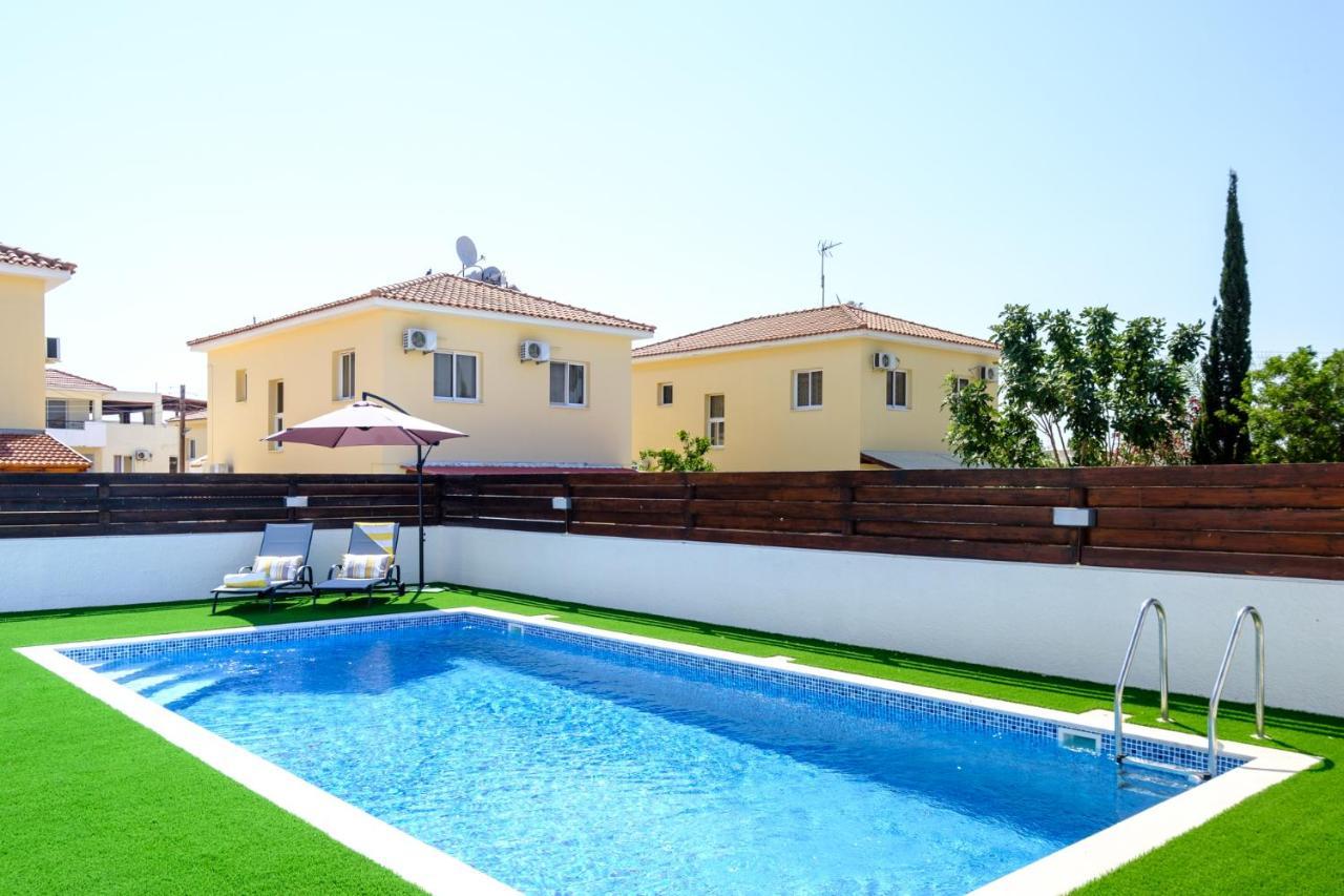 Voroklini Villa With Pool Larnaca Exterior photo